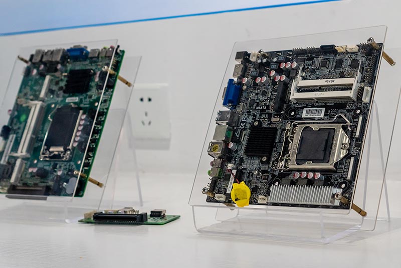HIGH PERFORMANCE MAINBOARD